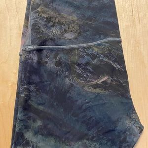 Lululemon Leggings- AMAZING PRINT